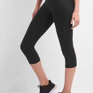 GapFit GFast Blackout Capris